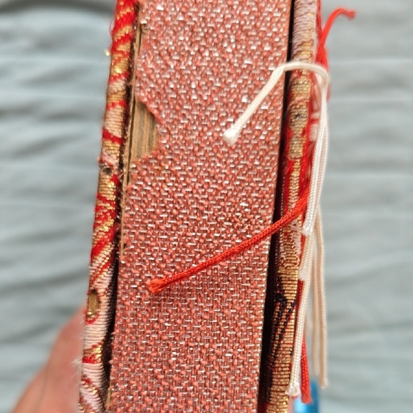 Vibrant Red and Gold Peacock Feather Pattern - Picture 5 of 8